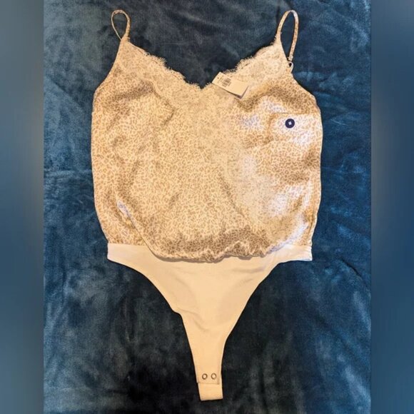 Abercrombie & Fitch Satin Leopard Print BodysuitSize M NWT - Picture 1 of 4